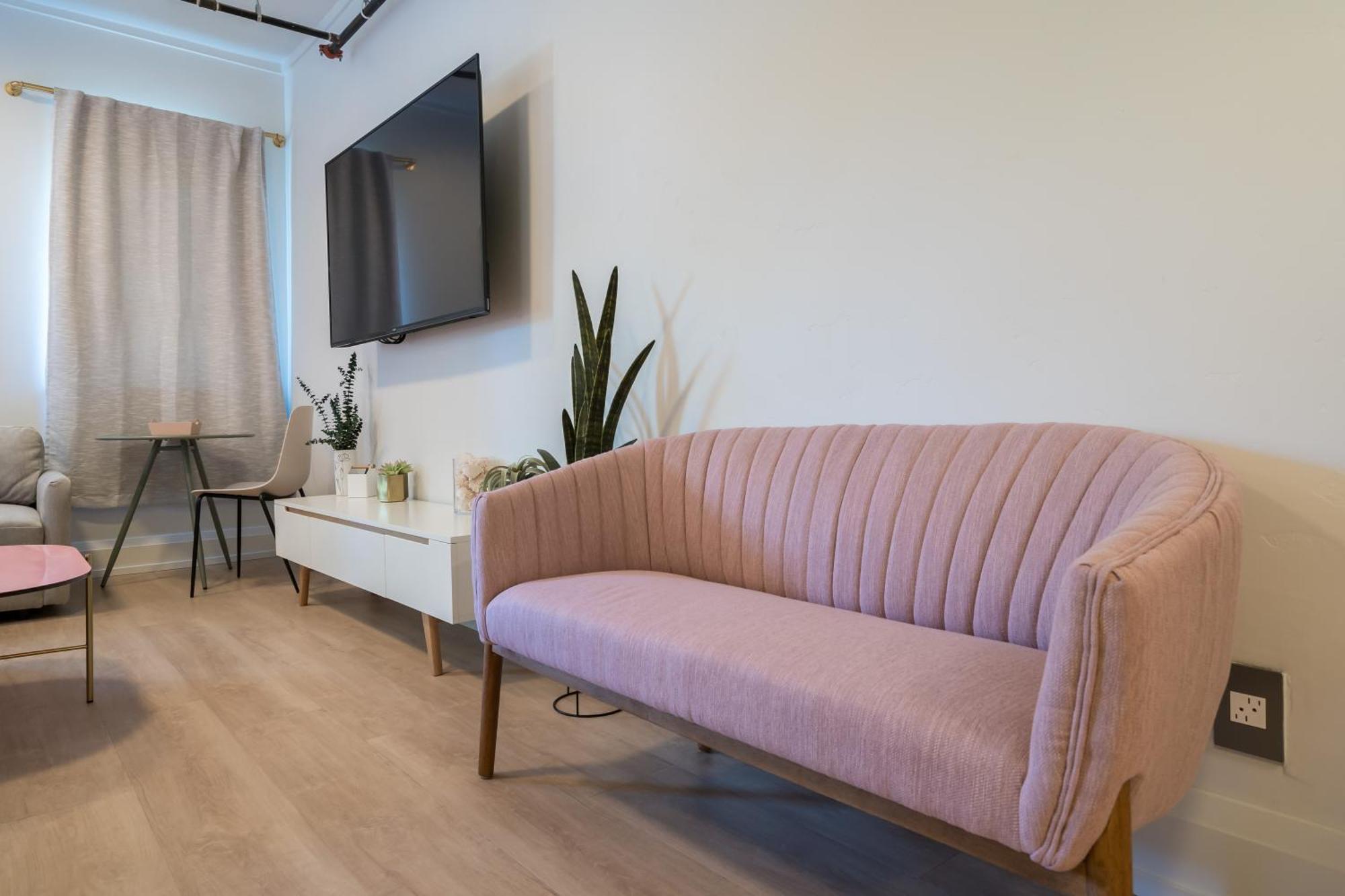 The 505 Apartment *
